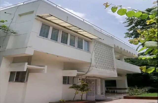Comfy cozy sprawling bungalow for leisure/business trip