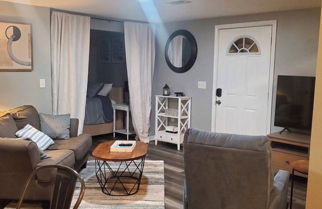 Comfy home near Downtown, Beaches and Shopping