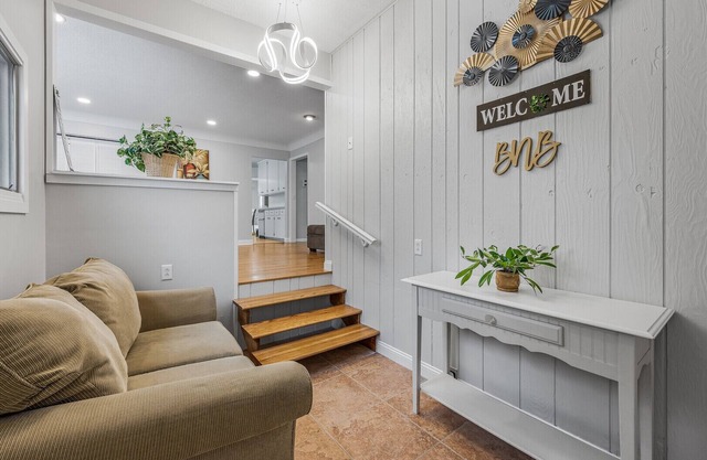 Comfy Homestay- Large Deck & Backyard - near St Paul