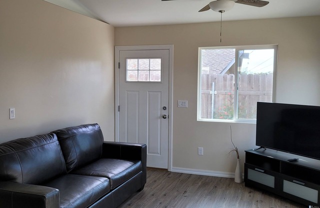 Comfy, independent 1 bedroom guest suite in Orcutt