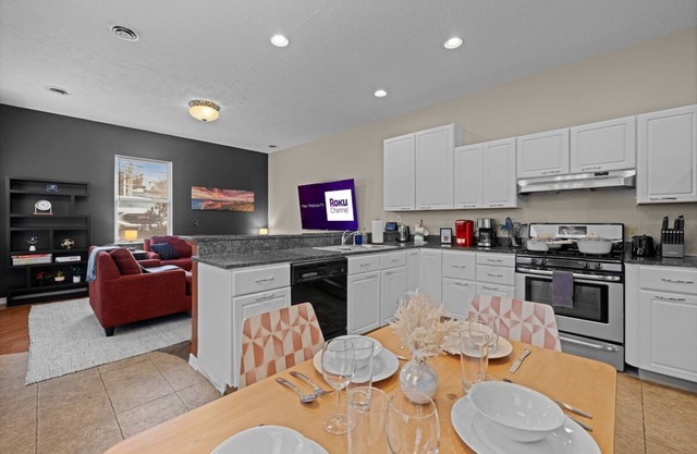 Comfy King 1BR Heart of Soulard
