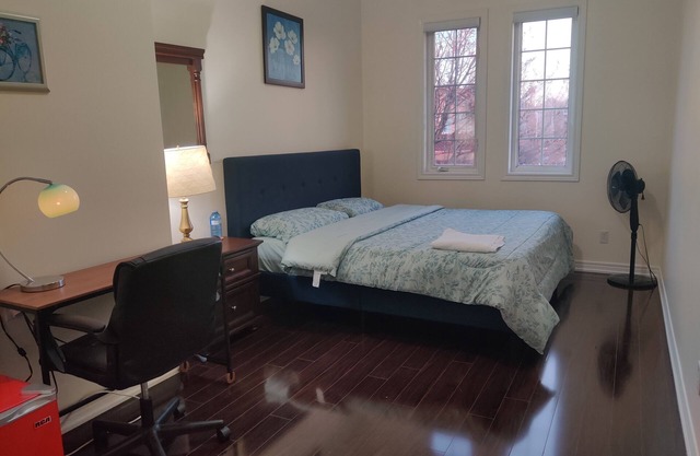 Comfy King size Bedroom in Mississauga near Toronto Pearson Airport.n
