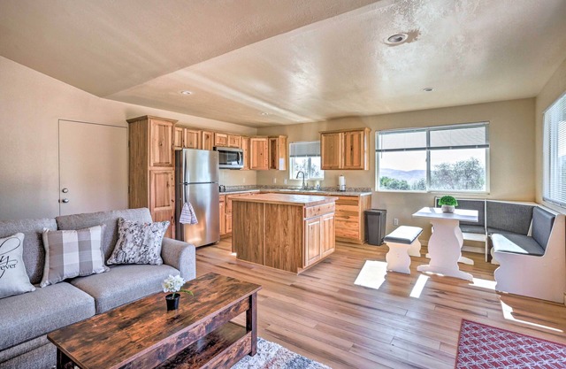 Comfy Oakhurst Duplex Near Hiking & Sightseeing!