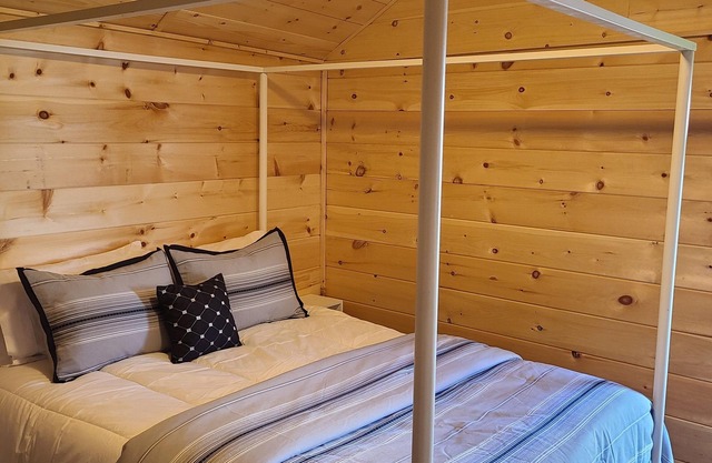 Comfy private and quiet retreat in the center of town.