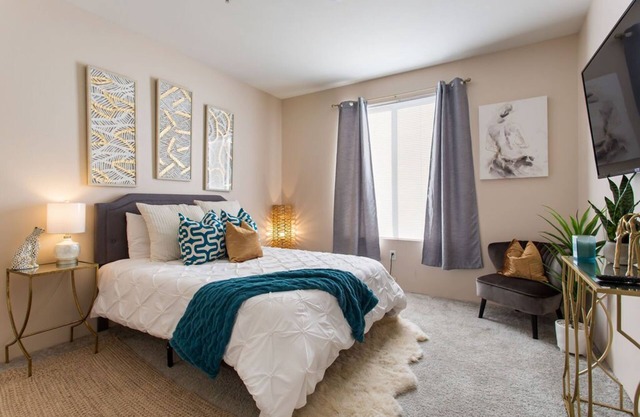 Comfy SANCTUARY- LAX Airport/SOFI Stadium/3 HOT TUBS/2 POOLS