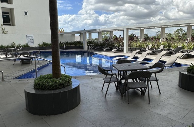 Comfy Studio UnitM OneMadison35