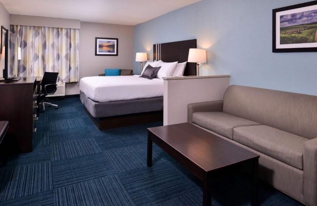 Comfy Suite Near I-70 in Saint Clairsville w/Free Breakfast & Pool!