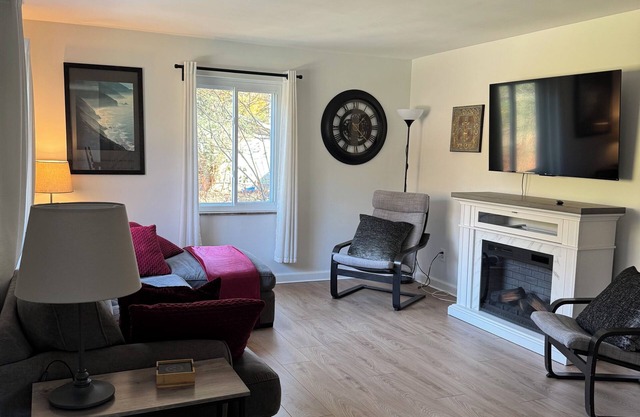 Comfy three bedroom home near Pitt, CMU and downtown PGH attractions