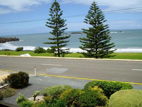 Commodore 2 2-18 Basham Rd Port Elliot - Linen Included