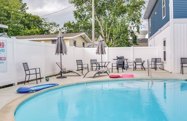 Community Pool Access: Rehoboth Beach Unit!