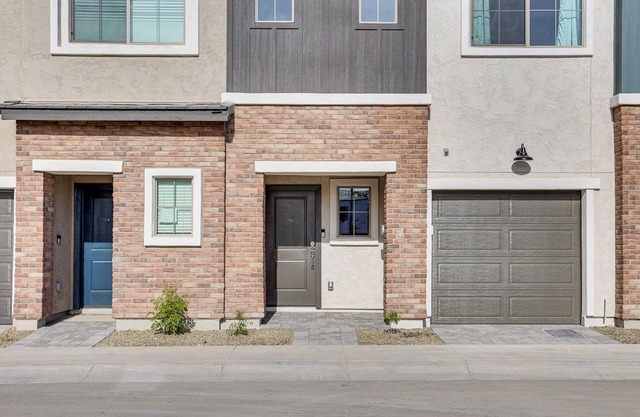 Community Pool & Hiking Trails: Phoenix Condo!