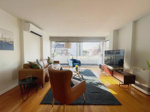 Complete Host Fitzroy Townhouse