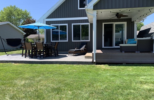 Completely renovated water front lake house with access to 5 lakes!