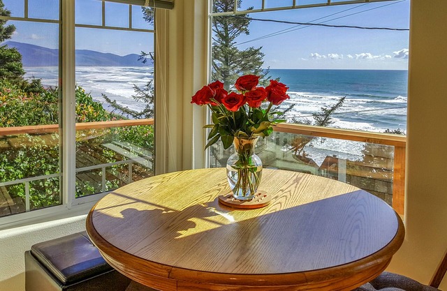 Completely Renovated Ocean View cottage. Walk to the beach!