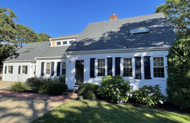 Completely renovated Edgartown cape with New Pool ~ Sleeps 14