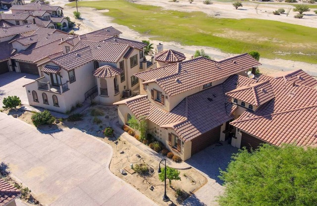 Condo 31-1, Right in front of the Pool with WiFi!