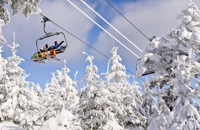Condo just steps from Tamarack Lift - Cozy up by the fireplace!