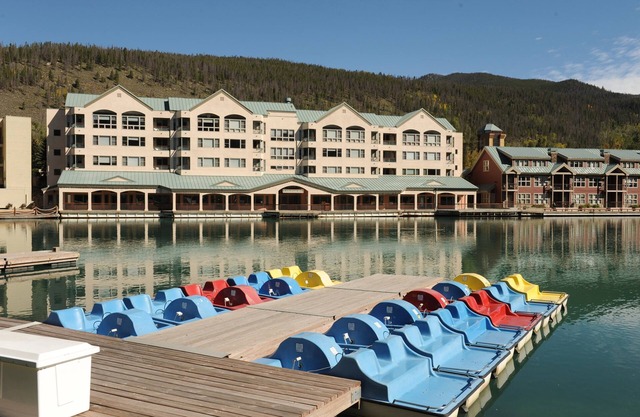 Condo Near the Lake with a Balcony