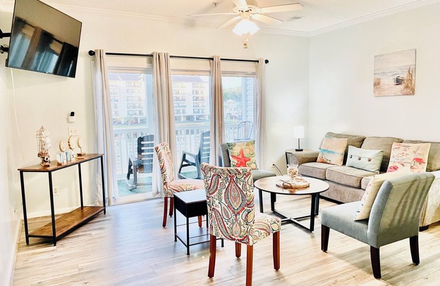 Condo on IntraCoastal Waterway- Pool, Near Golf, Near Beach, Balcony, Pup Ok!