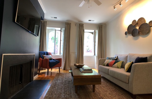 Condo w/Classic Touches Steps fr Washington Monument -Wifi Parking & Fireplace