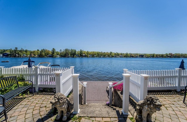 Condo with a VIEW of Winnisquam from your bed~ bring your boat/jet ski