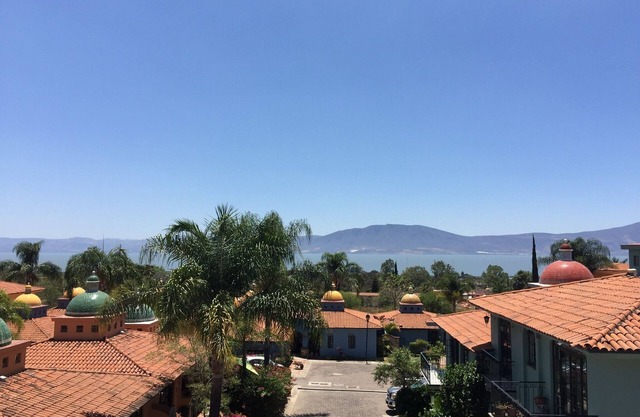 Condo with stunning view of Lake and Mountains