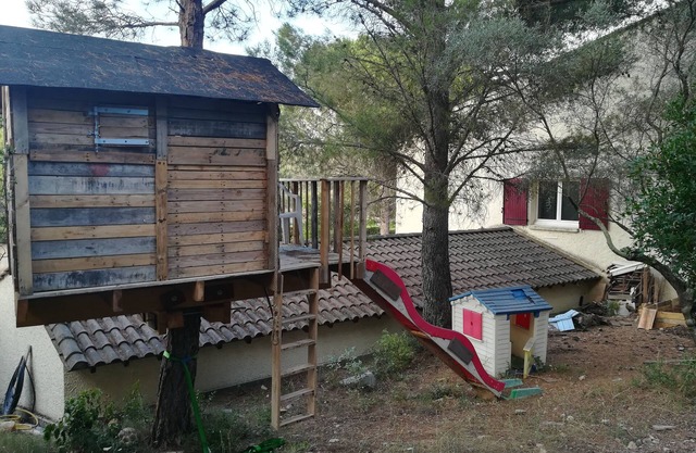 Confortable Villa Familiale au Terrain Calme et Ombragé à L'orée de Montpellier