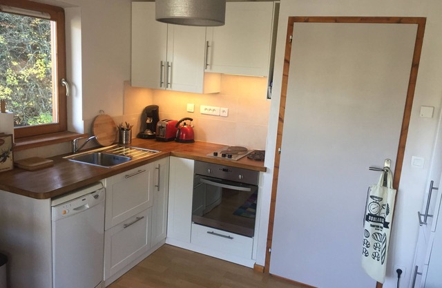 Contemporary Apartment near ski lift - sleeps4/5