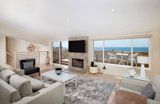 Contemporarily Designed Townhome With Fabulous Ocean Views !