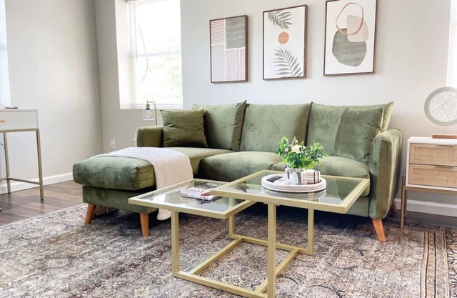 *Contemporary 1 BR by Xavier & Downtown w/parking