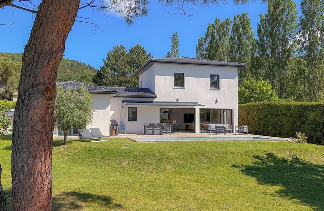 Contemporary 170 m2 air-conditioned villa with swimming pool in the heart of the Drôme.