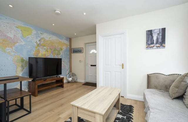 Contemporary 2 bed flat in Bristol, Free Parking