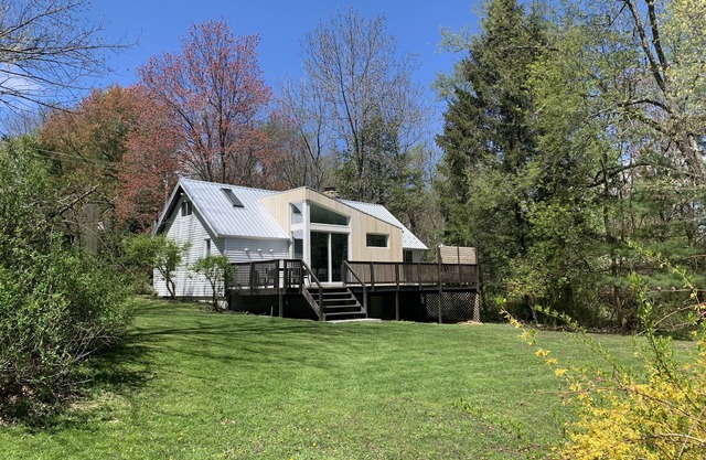 Contemporary Cottage less than an hour from NYC!
