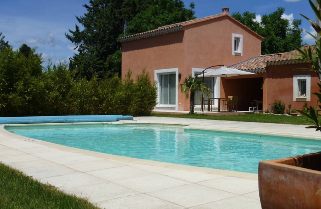 Contemporary Cottage Rental: wooded property, private pool, view Luberon