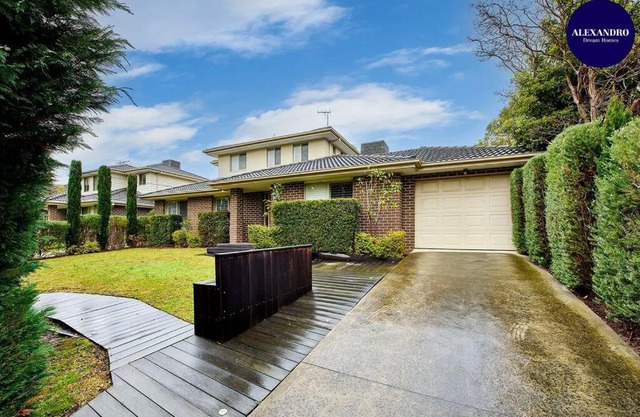 CONTEMPORARY FAMILY ESCAPE / CHADSTONE VIC