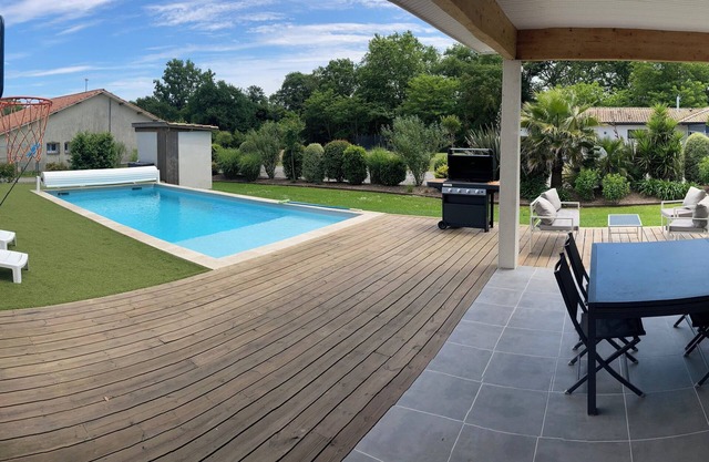Contemporary family home with swimming pool