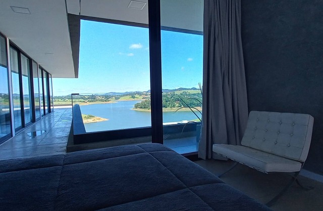 CONTEMPORARY HOUSE IN GATED COMMUNITY OVERLOOKING THE DAM