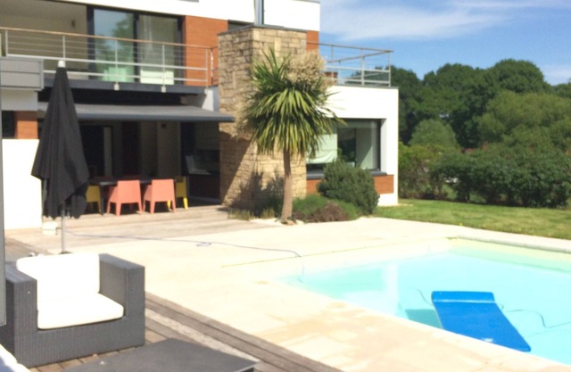 Contemporary house with swimming pool, jacuzzi and gym.