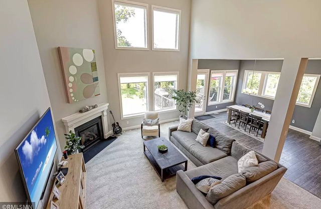 Contemporary modern home in Excelsior. close to lake and shops