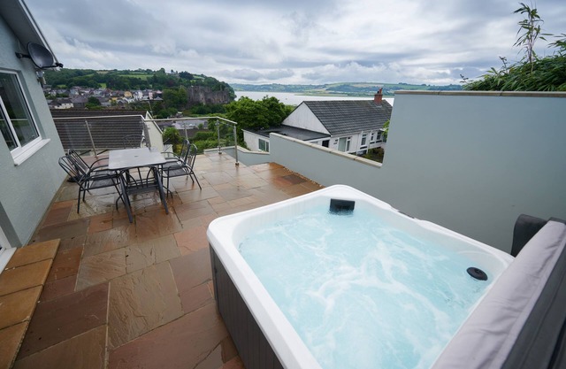 Contemporary Retreat With Fantastic Castle Views and Hot Tub