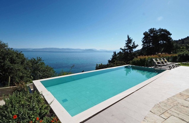 Contemporary Seafront Villa, A/C, Private Pool, Amazing Views - Walking Distance to Beach & Tavernas