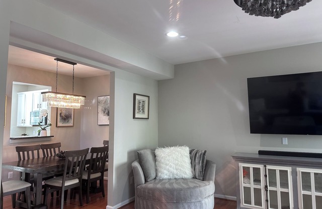 Contemporary Town-home with free parking at premises!