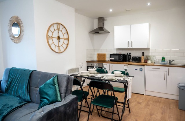 Contractor Stay Near Kirkstall Shopping Centre