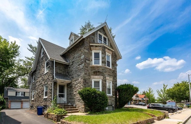 Convenience & comfort awaits in this stylish 2-Bed/2-Bath in the heart of The Main Line.