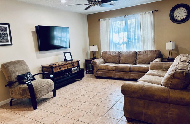 Convenient, and Clean Home 1BR