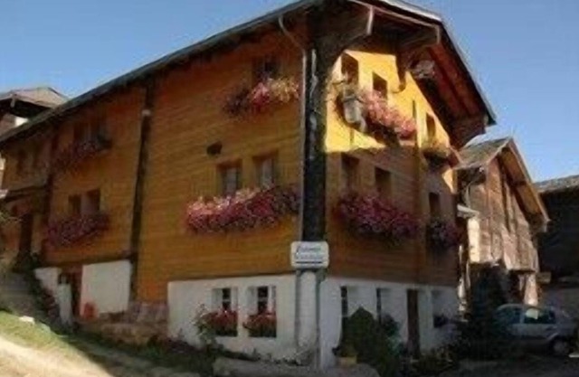 Convenient apartment, surrounded by a beautiful nature and mountains