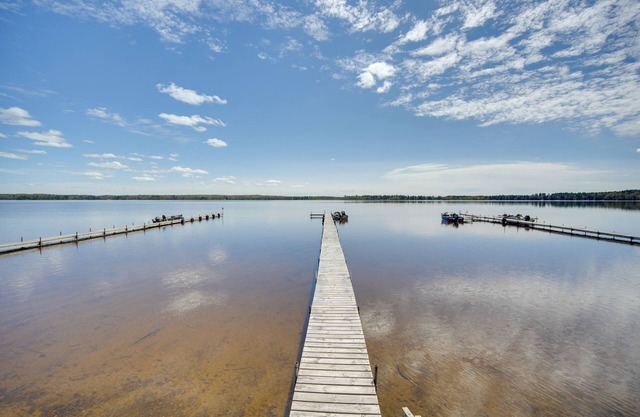 Convenient Cabin w/Access to 3 Boat Docks!