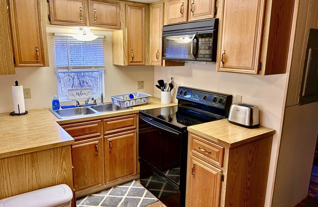 Convenient, Cozy and Comfortable Compact Home. Two minutes Waynesburg University