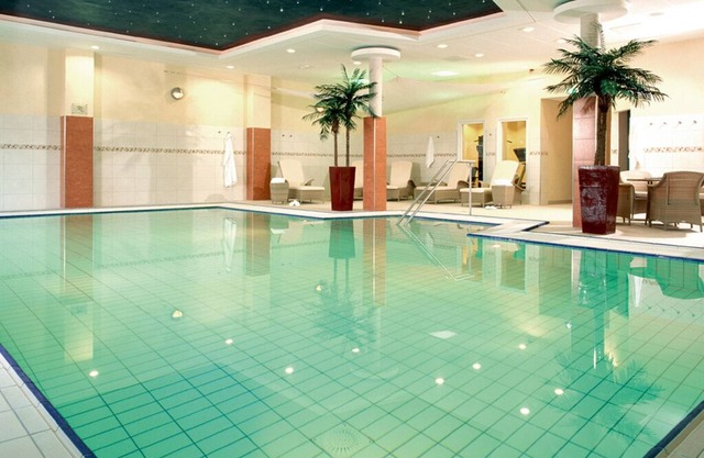 Convenient Location! Outdoor Pool, Free Parking! Close to Groninger Museum