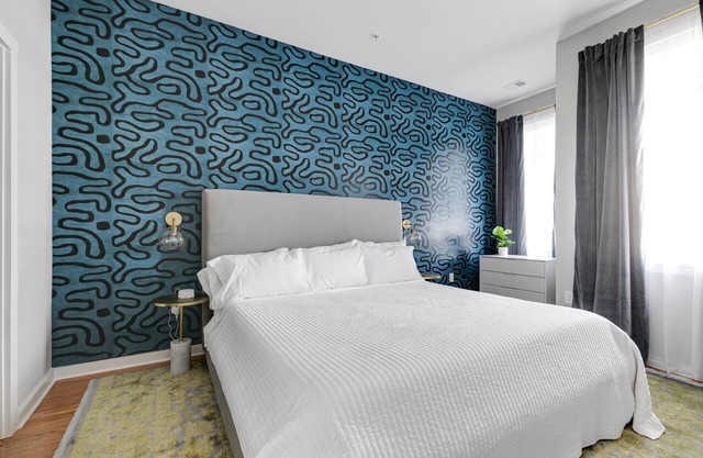Convenient & Luxe Designer Apt w/King Sized Bed